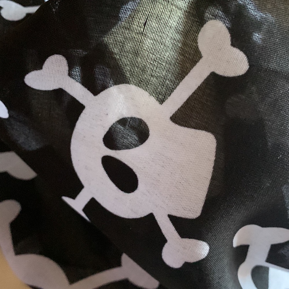 Skulls women’s skull scarf 🧣 Halloween accessories écharpe unisex nwt - Picture 5 of 16